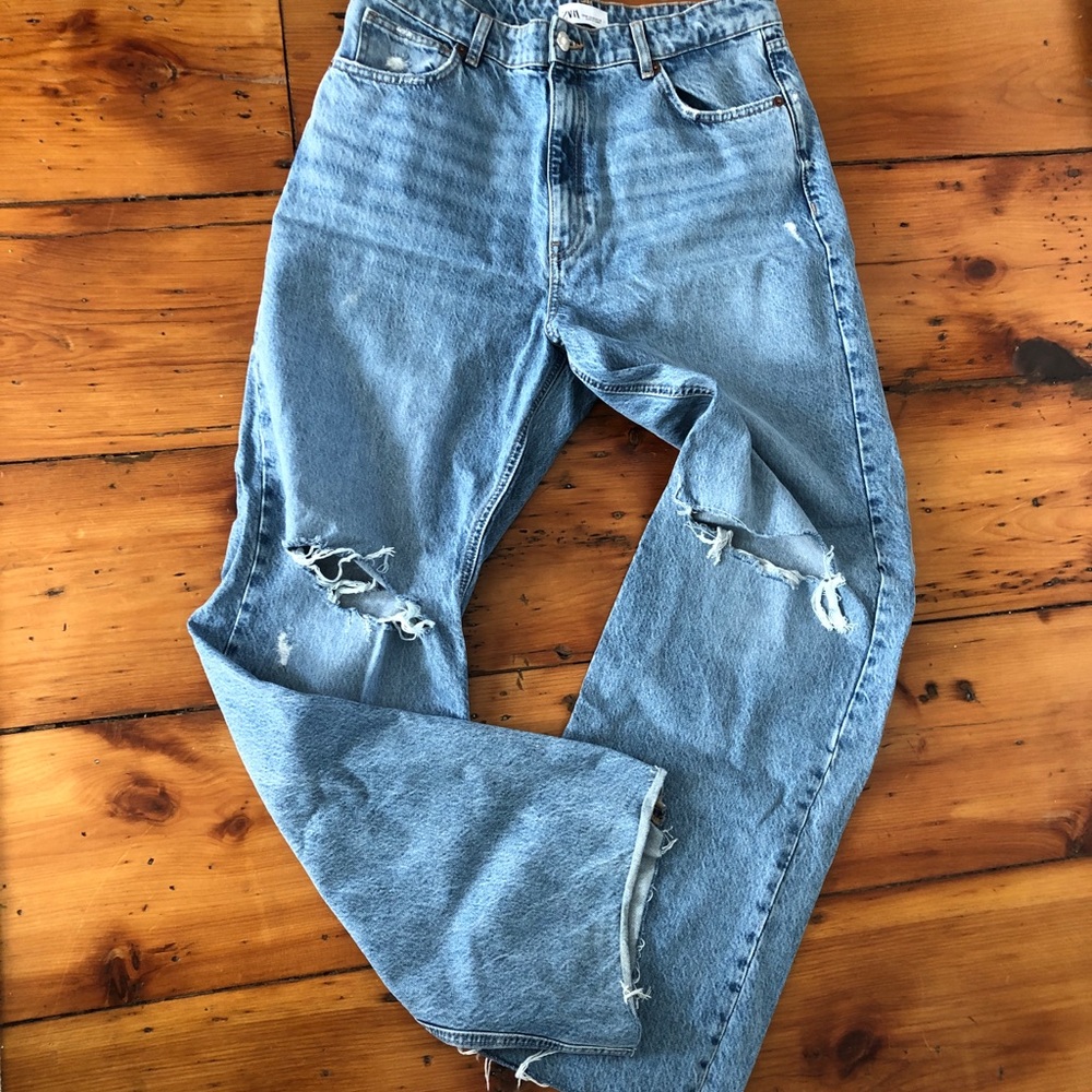 Zara- HI RISE - WIDE LEG - FULL LENGTH distressed jeans. Size 14 (32)